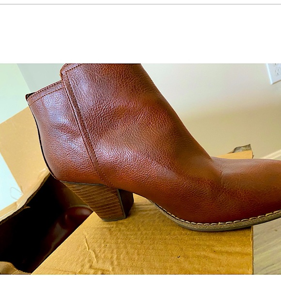 Dr. Scholl’s almond “Casey” leather look ankle boot. Like new - Picture 2 of 4